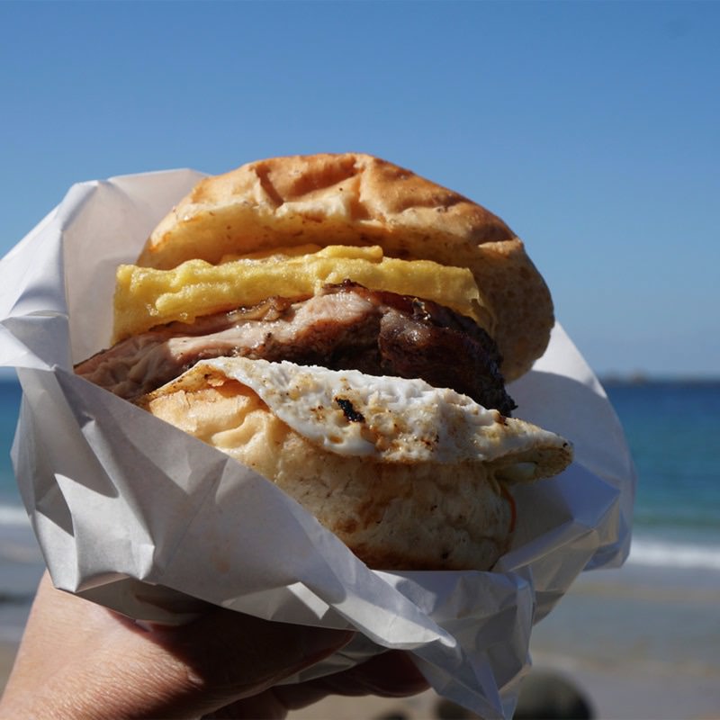 ジャークチキンエッグバーガー(ナッティドレッド)の写真