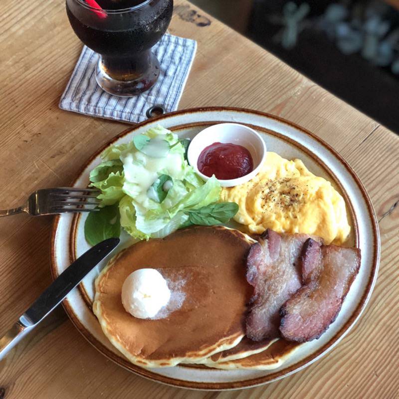 自家製ベーコンとスクランブルエッグのパンケーキ(DAKOTA ・RUSTIC TABLE・)の写真