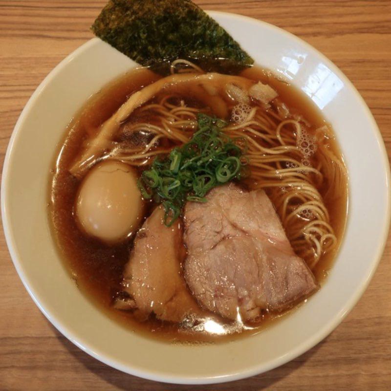 味玉醤油らーめん(らーめん にじいろ)の写真