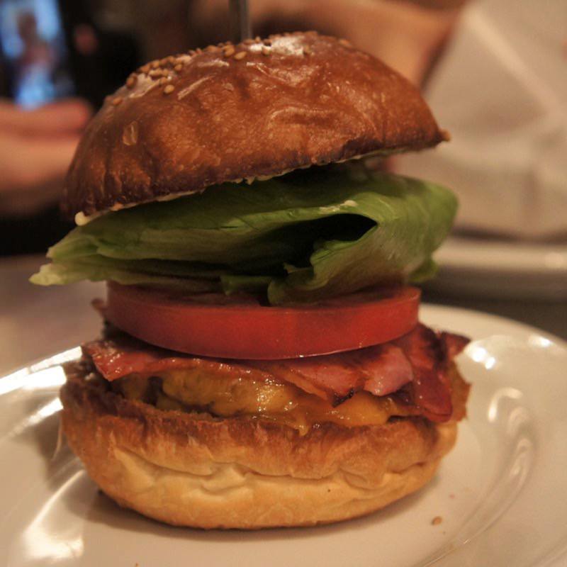 ベーコンチーズバーガー(No.18ダイニングバー （No.18 DINING&BAR）)の写真