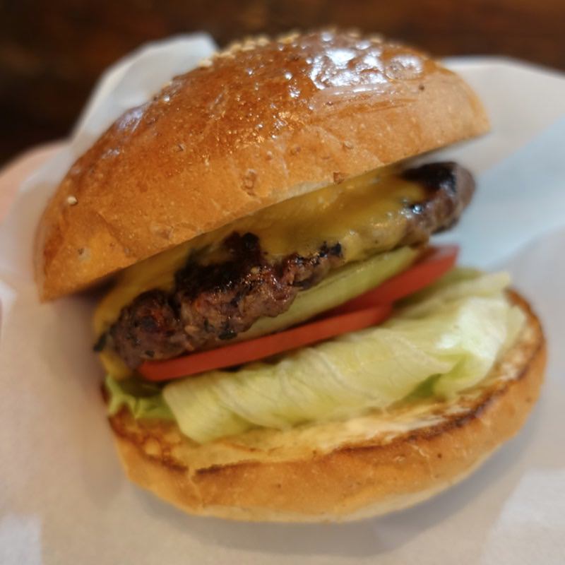 チーズバーガー(THE BURGER STAND FELLOWS （ザ バーガースタンド フェローズ）)の写真