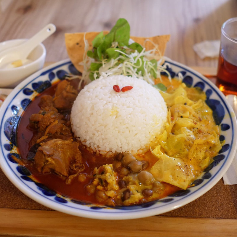 パニカレー（RED:スパイシー辛辛チキン・YELLOW:いろいろやさい）(パニ カフェ （Pani cafe）)の写真