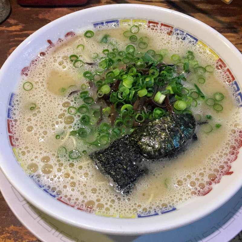 白とんこつラーメン(博多ラーメン ぞんたく 割山店 （Zondaq）)の写真