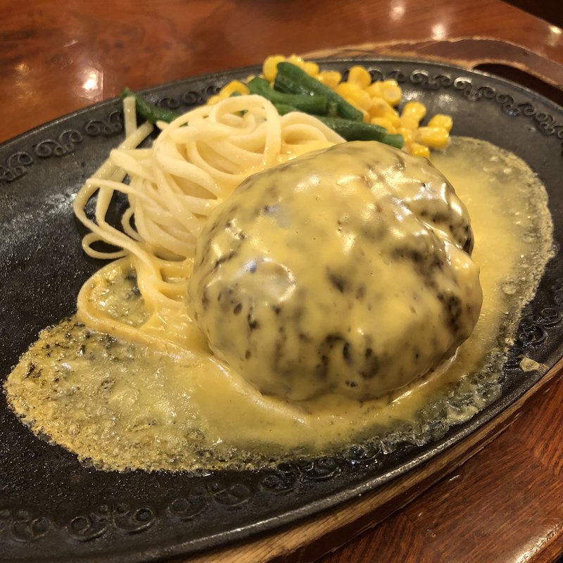 オランダ風ハンバーグ(モンブラン 浅草店)の写真