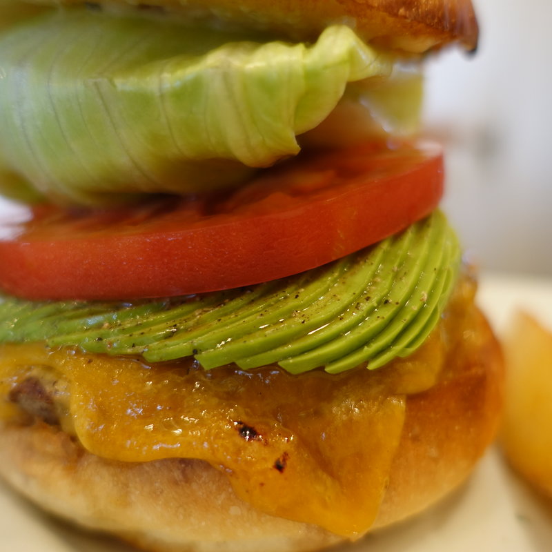 アボカドモッァツレラチーズバーガー(No.18ダイニングバー （No.18 DINING&BAR）)の写真