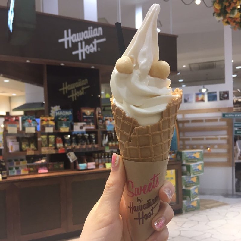 MAUNA LOA マカダミアナッツソフトクリーム(スイーツ バイ ハワイアン ホースト （Sweets by Hawaiian Host）)の写真