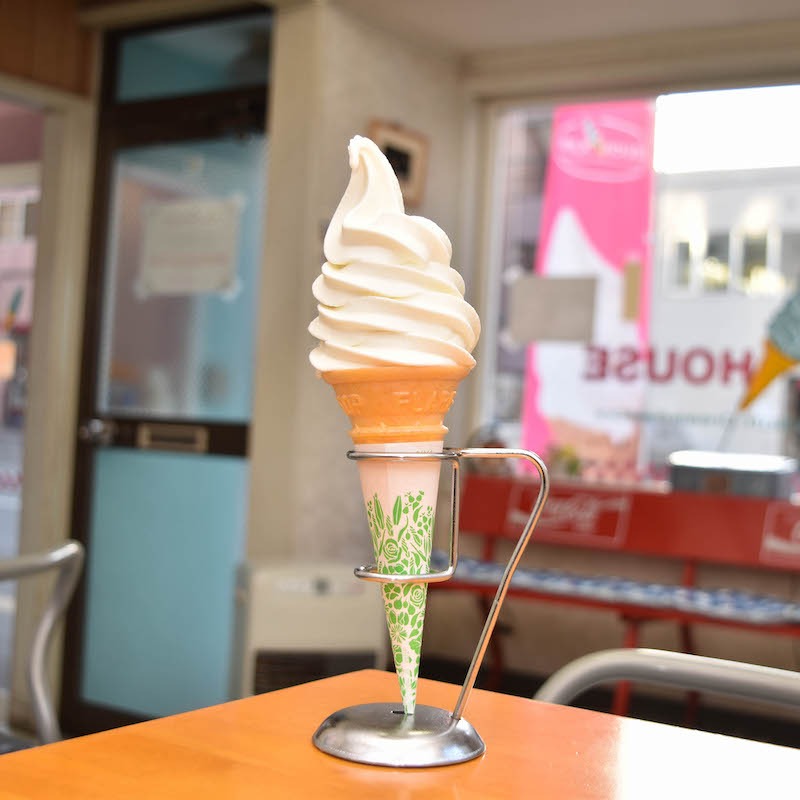 低温殺菌牛乳ソフトクリーム　もこもこレギュラー(ミルクハウス 西18丁目本店)の写真