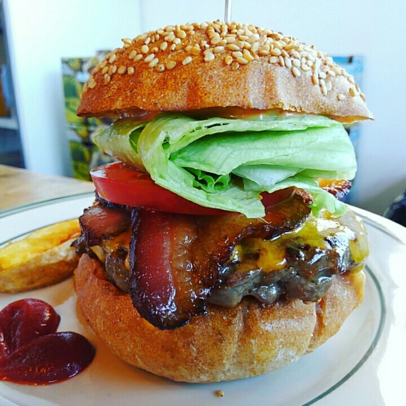 ベーコンチーズバーガー(DAKOTA ・RUSTIC TABLE・)の写真