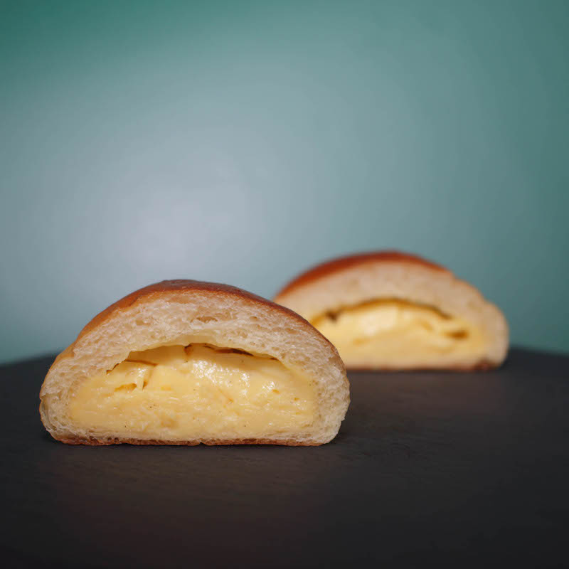 米油菓子パン生地のクリームパン(パン工房桜道 （オウドウ）)の写真