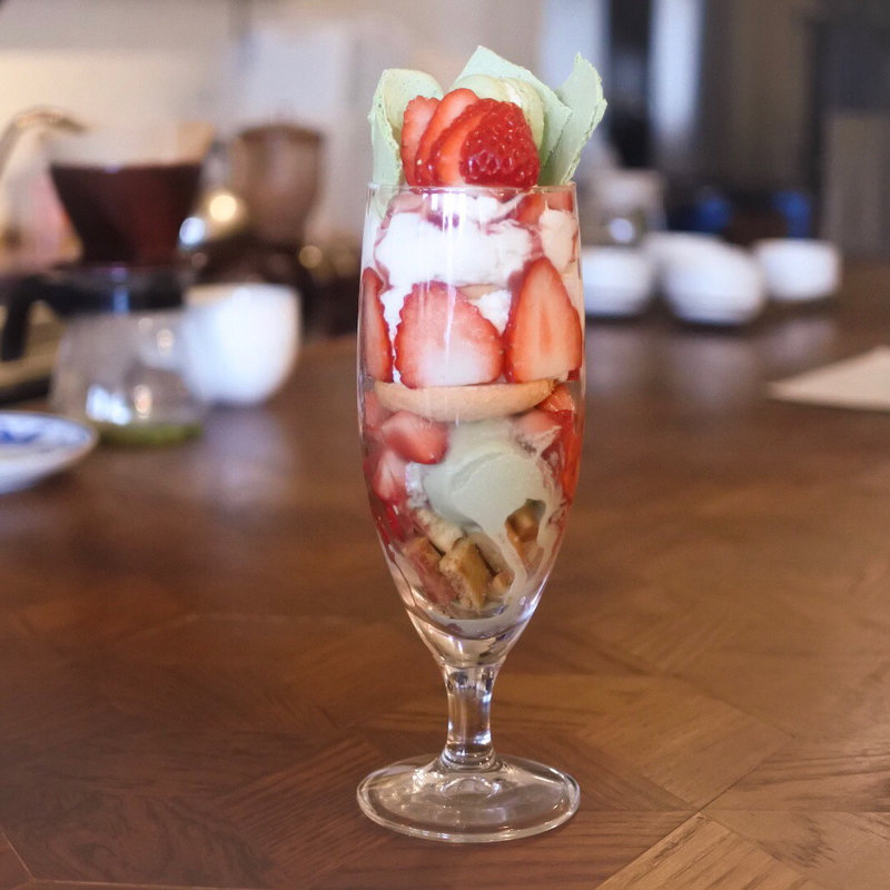 苺パフェ(gorille)の写真