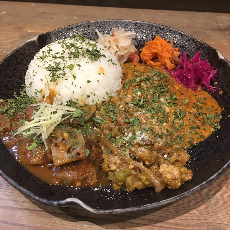 3種あいがけ(カリーみよし)の写真