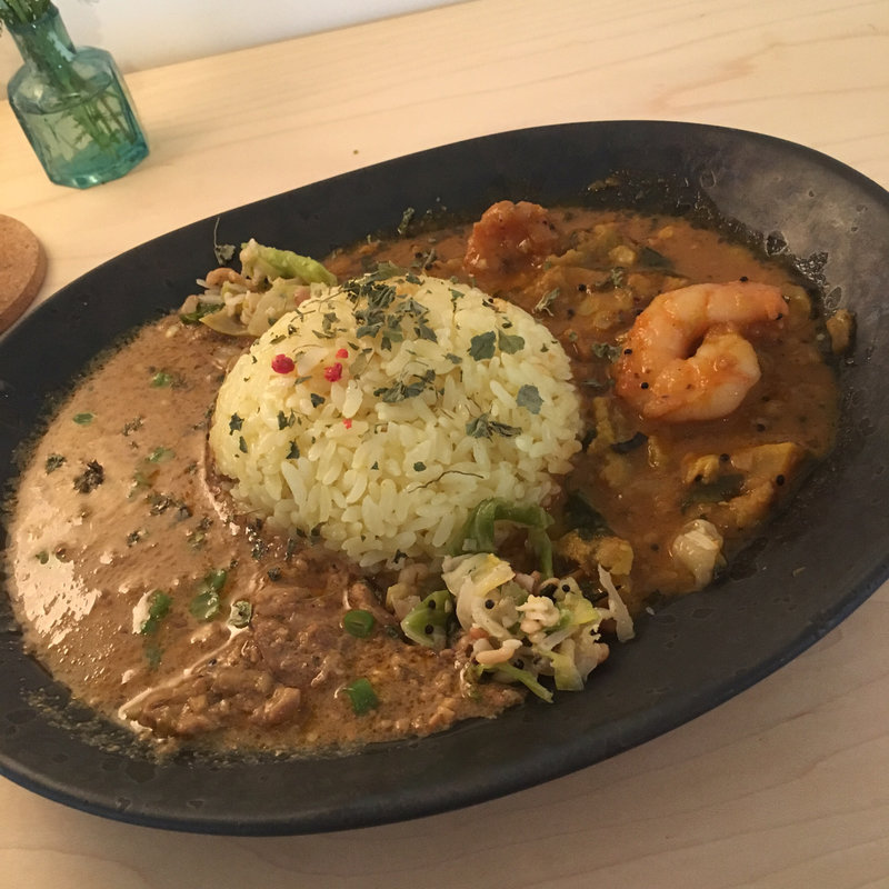 2種あいがけカレー(Holly Wood Buddy Cafe)の写真