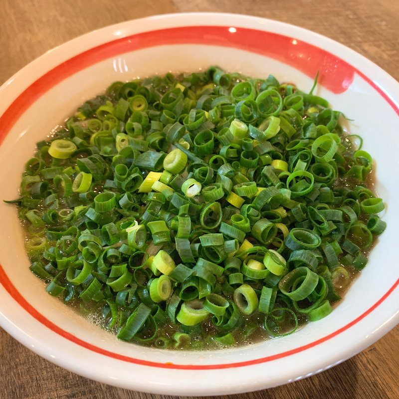 定番ネギラーメン(和歌山ラーメンまる岡)の写真