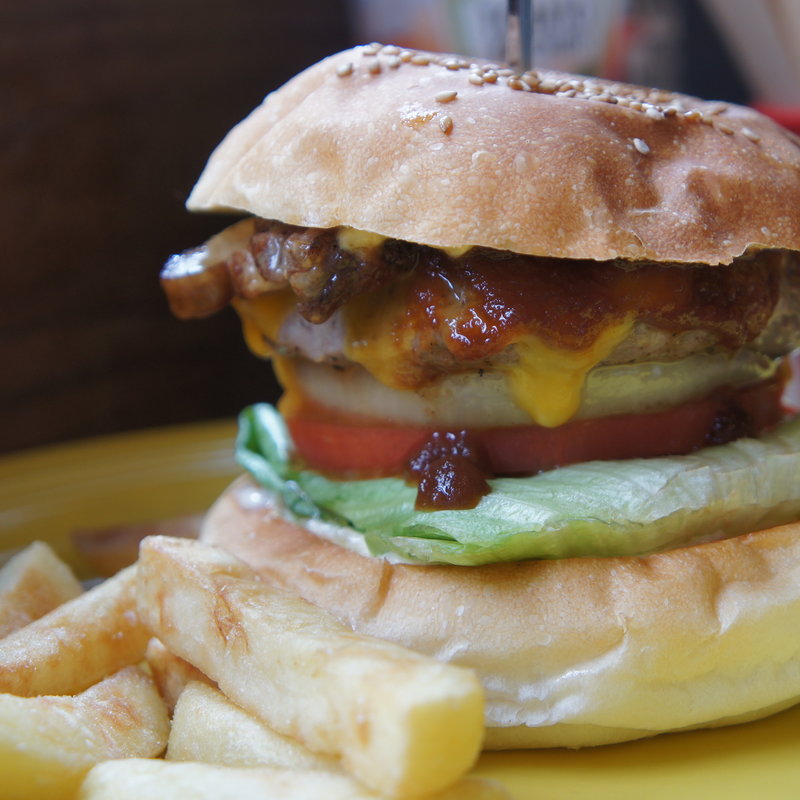 ベーコンチーズバーガー(ILL FROGS)の写真