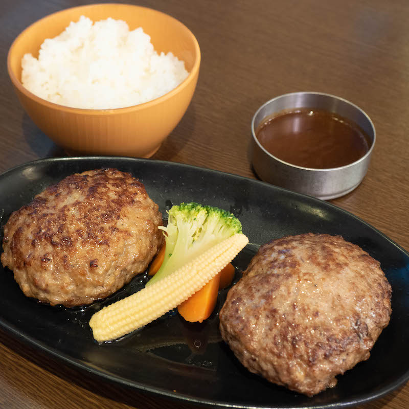 金格・黒格ハンバーグ食べ比べプレート(格之進ハンバーグ)の写真