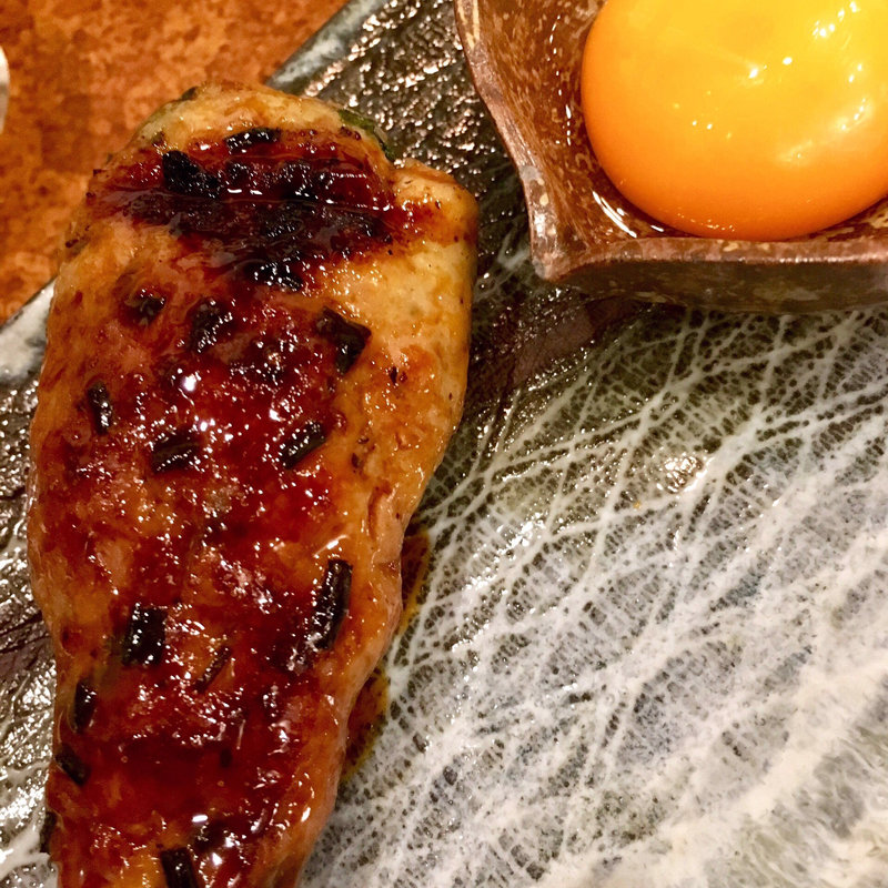 手作りつくね（卵黄付き）(やきとり 鳥都)の写真