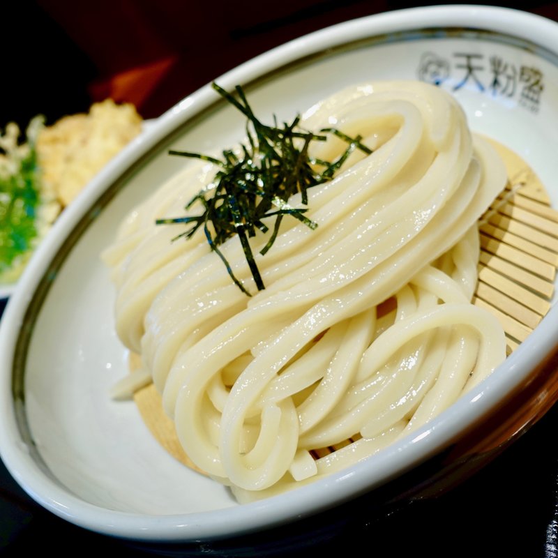 とり天ざるうどん(手作りうどん 天粉盛)の写真