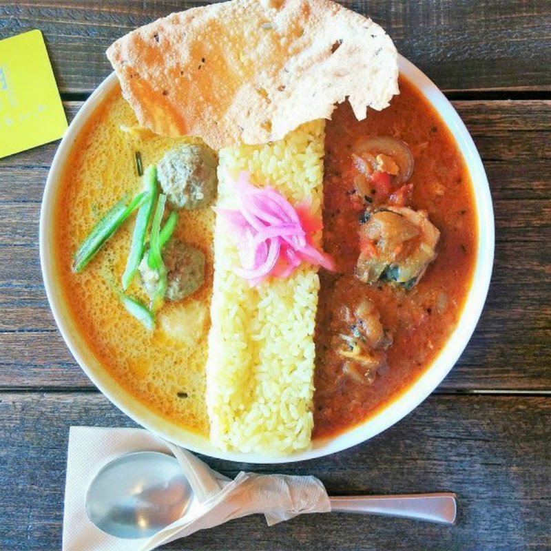 2種盛りカレー（ラムカレー・サバカレー）(カレー&喫茶　さんぼんぎ)の写真