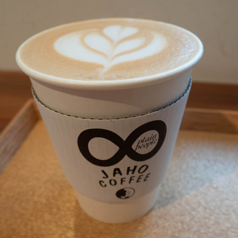 カフェラテ(ヤホ コーヒー アット プレイン ピープル)の写真