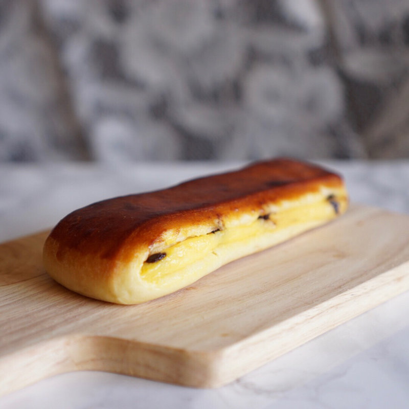 クリームパン(Boulangerie Miyanaga（ブーランジェリー ミヤナガ）)の写真