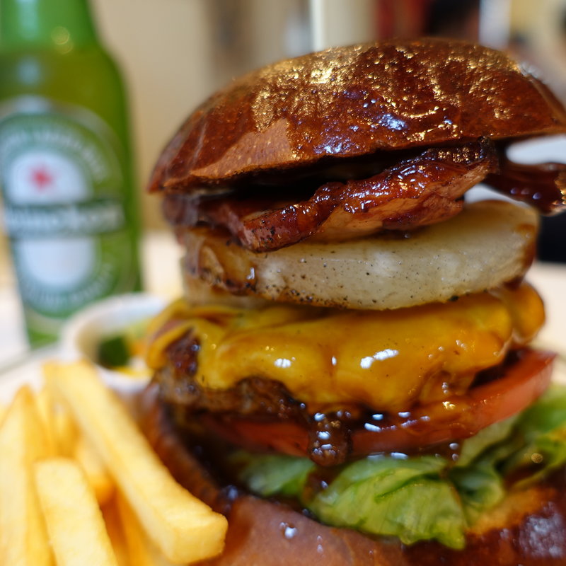 ベーコンチーズバーガー(S.B.DINER-KOBE （エスビーダイナー コウベ）)の写真