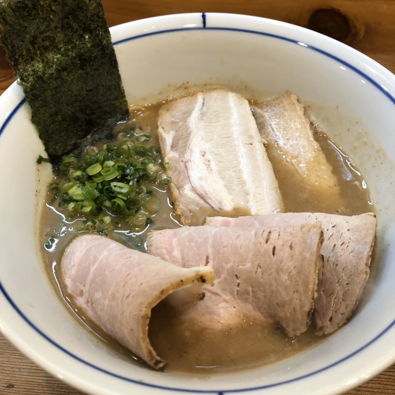 節系だしとんこつらーめん(別邸三く 豚骨らーめん真真（マシーン）)の写真