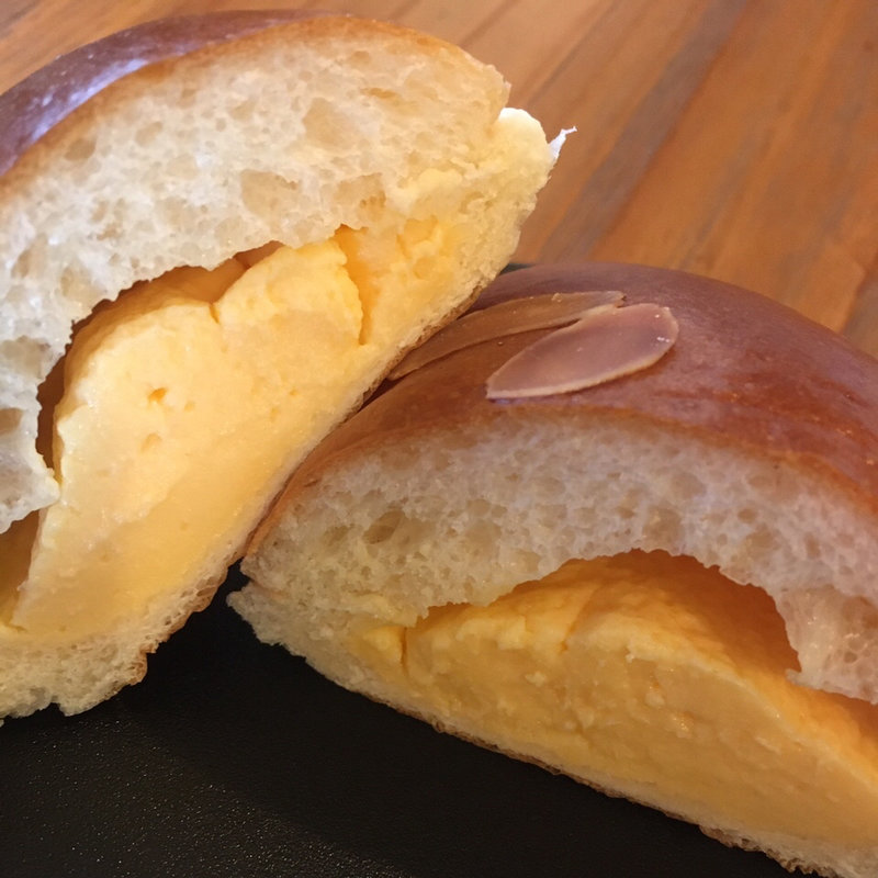 クリームパン(ベーカリーフェーブ)の写真