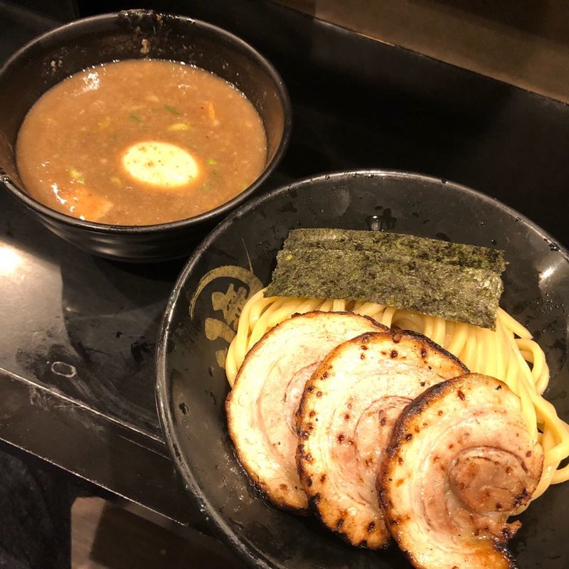 豚骨つけ麺(半熟味玉付)(無鉄砲 つけ麺 無心 （むてっぽう つけめん むしん）)の写真