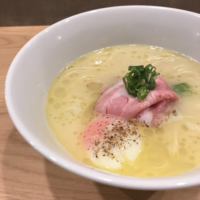 白トリュフオイル香る鶏白湯麺(らーめん MAIKAGURA)の写真