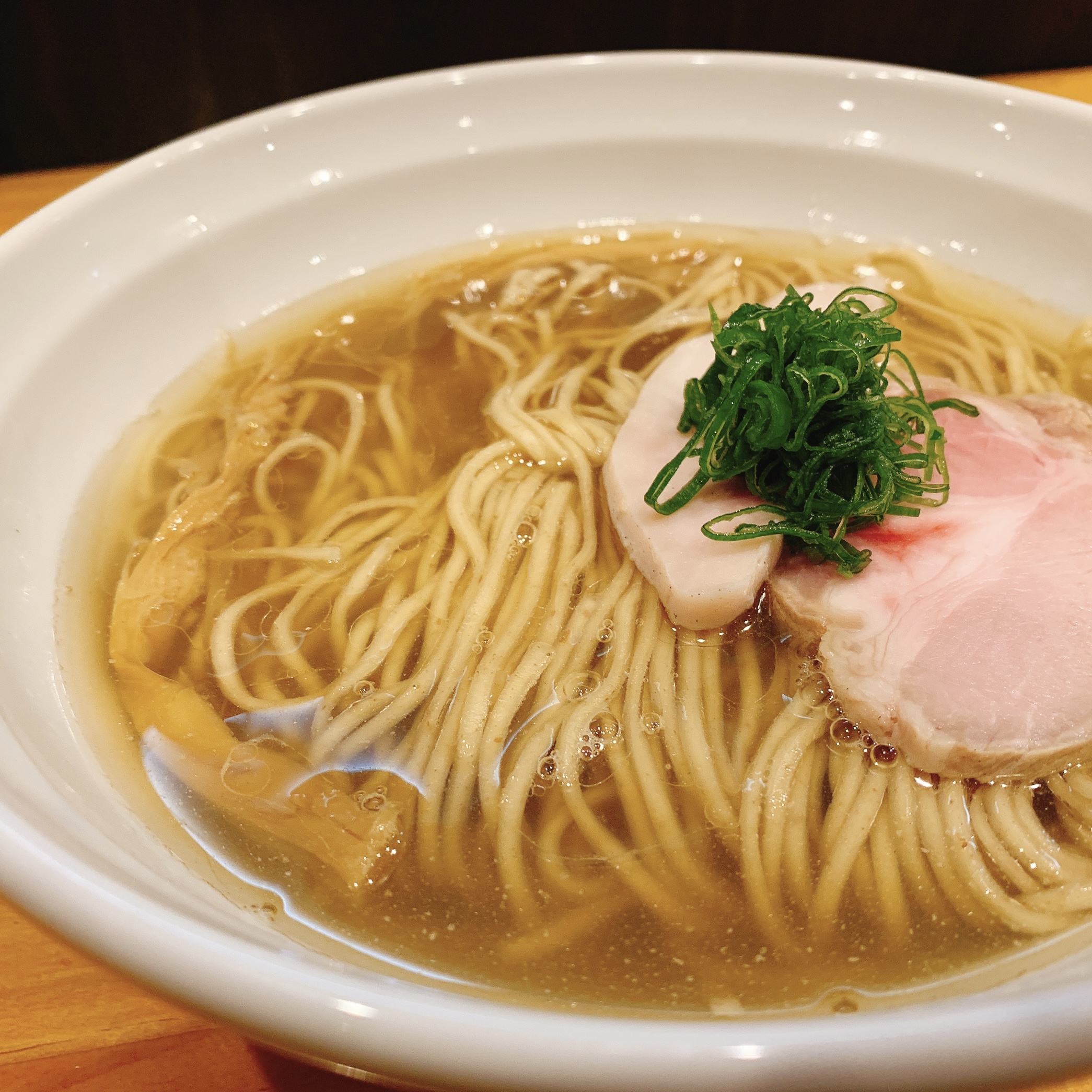 白醤油らーめん(麺響万蕾)の写真