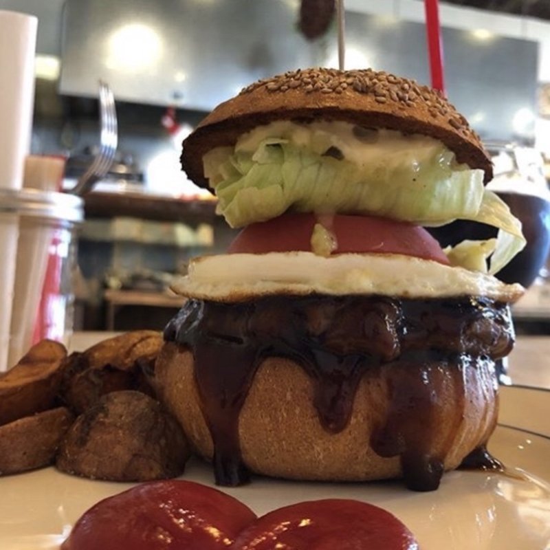 テリヤキエッグバーガー(DAKOTA ・RUSTIC TABLE・)の写真