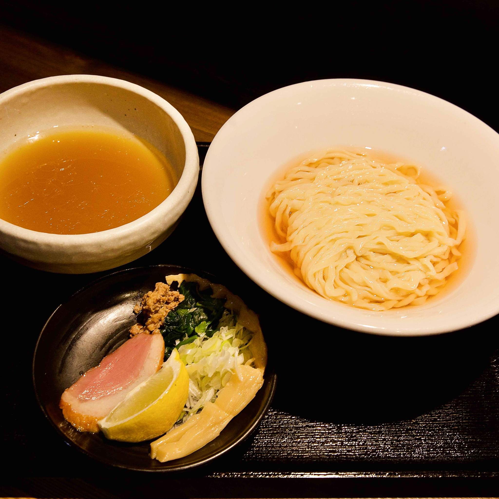 鴨出汁手揉み醤油つけ麺(鴨出汁中華蕎麦麺屋yoshiki)の写真