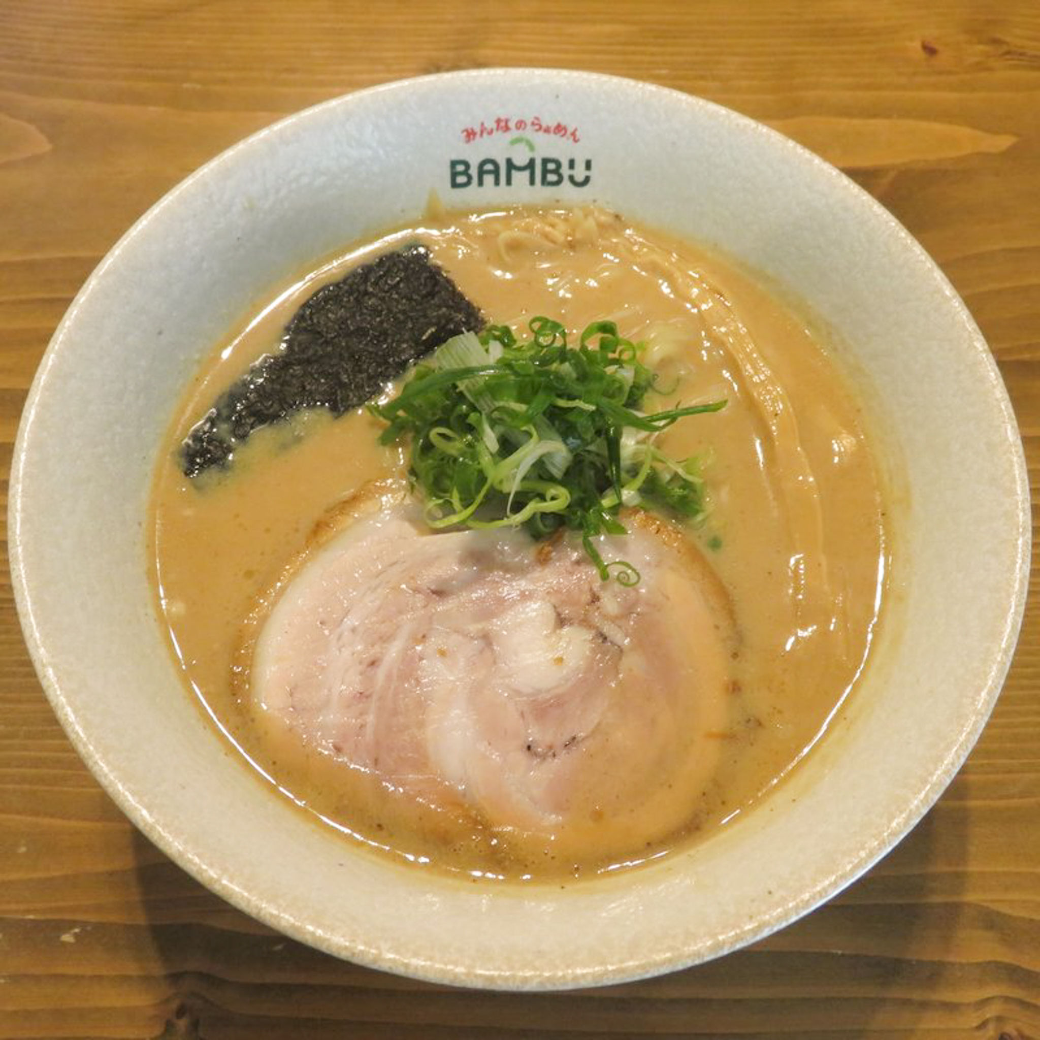 魚介醤油らぁめん(みんなのらぁめんBAMBU)の写真