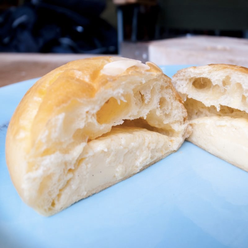 奥久慈卵のクリームパン(ブーランジェリーパンタレイ （Boulangerie Panta Rhei）)の写真