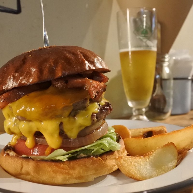 自家製ベーコンチーズバーガー(HELLO NEW DAY Hamburger)の写真