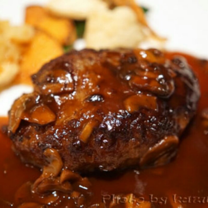 マッシュルームソースビーフ100％ハンバーグ(シェフズダイニングシンフォニー)の写真