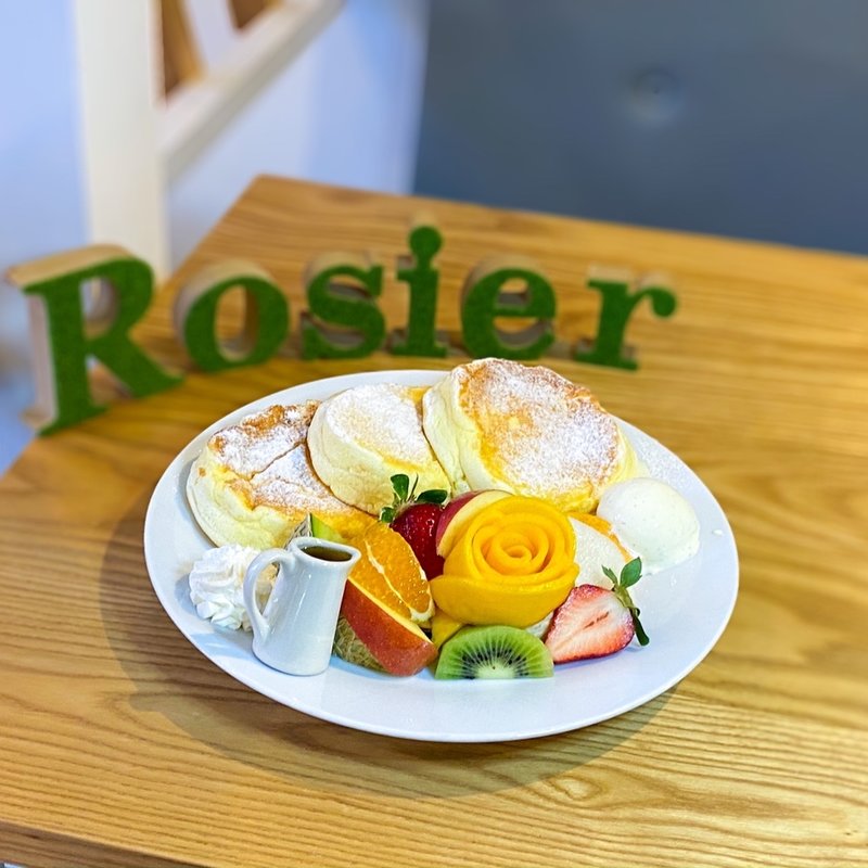 フルーツパンケーキ(rosier ロジエ)の写真