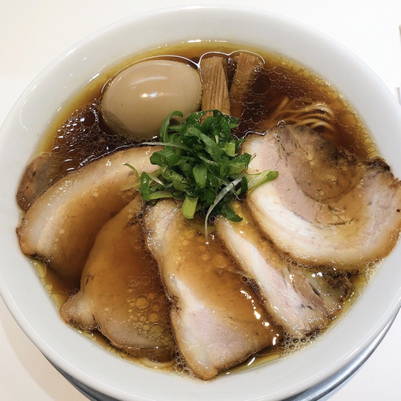 醤油ラーメン 煮豚トッピング アローカナ煮豚トッピング(上方レインボー)の写真