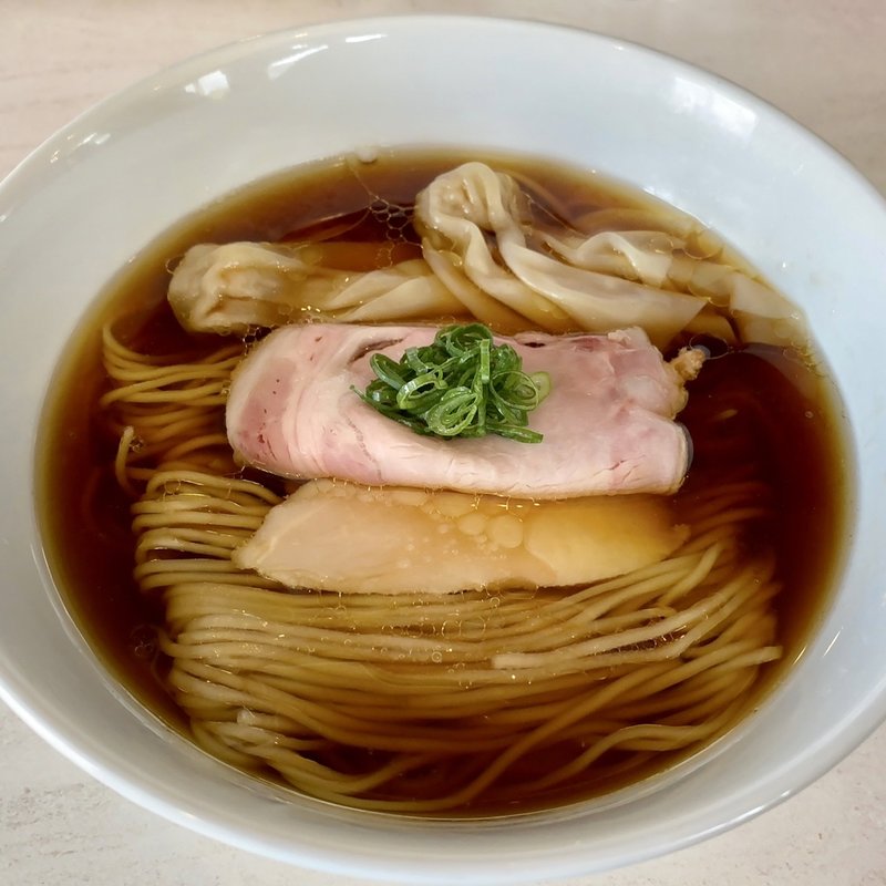 醤油わんたん麺（ヤマザキポーク使用）(青森中華そば オールウェイズ)の写真