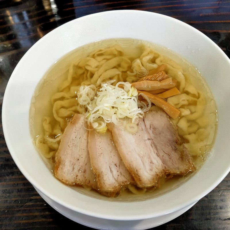 塩らぁ麺（手打麺）(うえんで山鹿店)の写真
