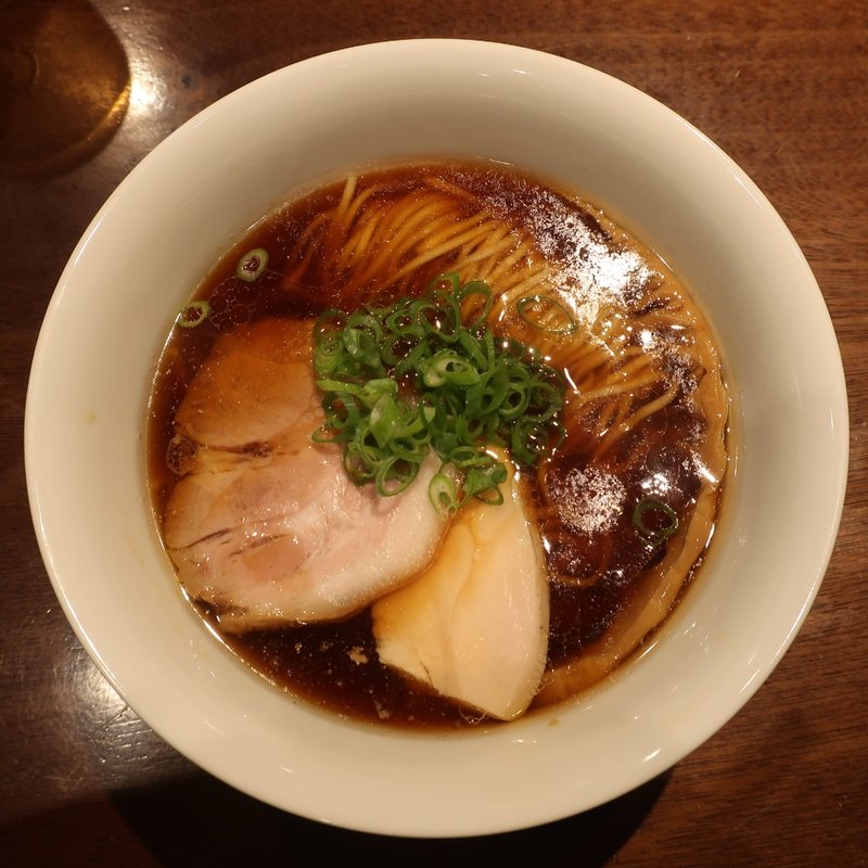 醤油らぁ麺(らぁ麺すぎ本)の写真