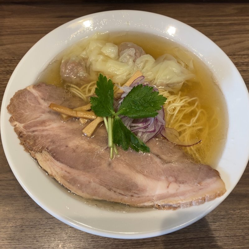 支那そば(肉雲呑入)(支那蕎麦大丸)の写真