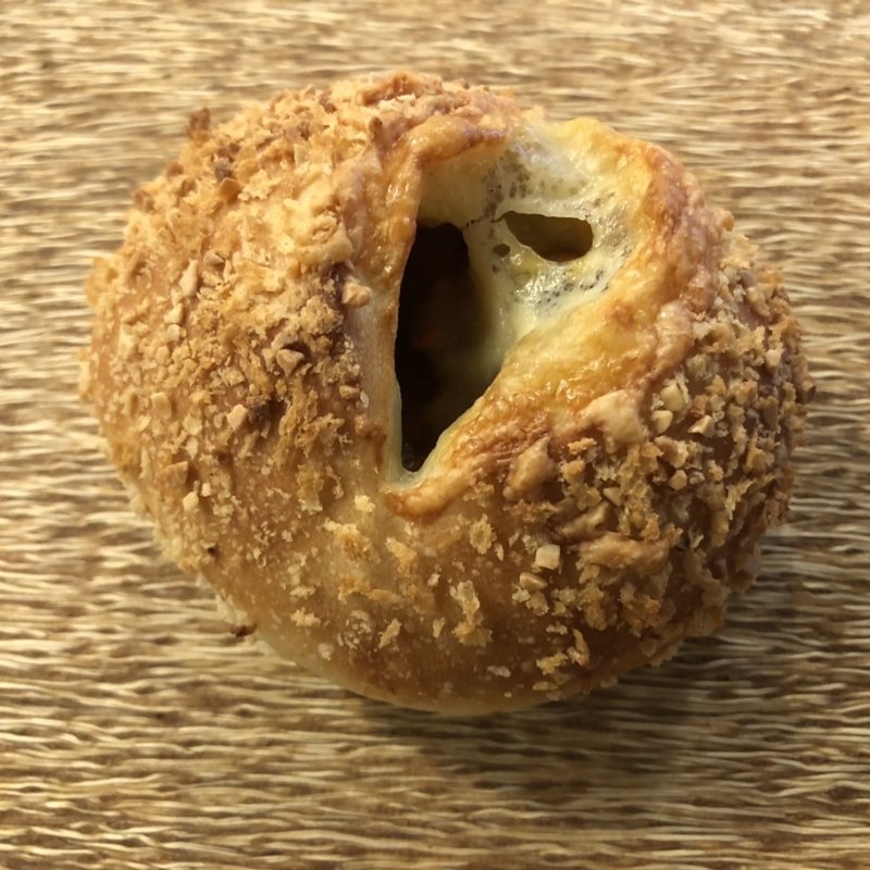 チーズカレーパン(トランスパレンテ中目黒)の写真