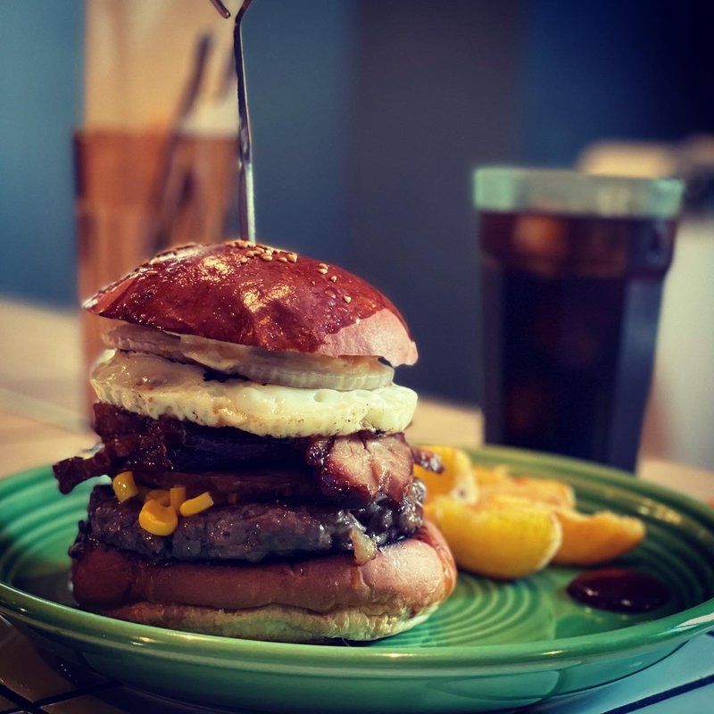 味噌クリームチーズコーンバターバーガー(S.B.DINER-KOBE （エスビーダイナー コウベ）)の写真