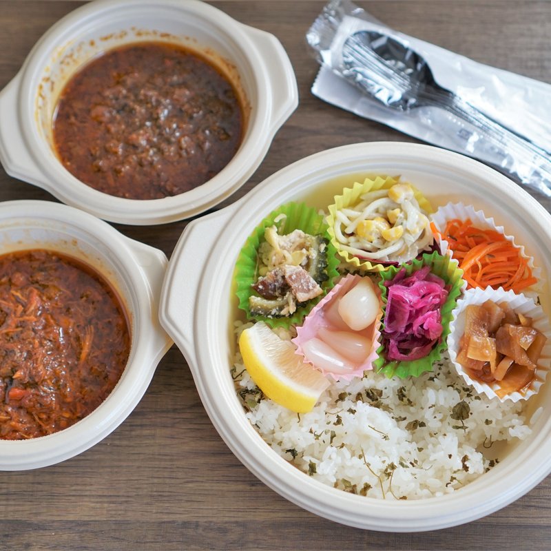 あいがけカレー（無加水チキン+無加水ラム）(炭焼き鶏 佐藤 )の写真