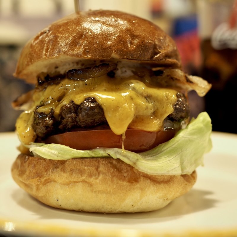 パイナップルベーコンチーズバーガー(Nick & Renée)の写真