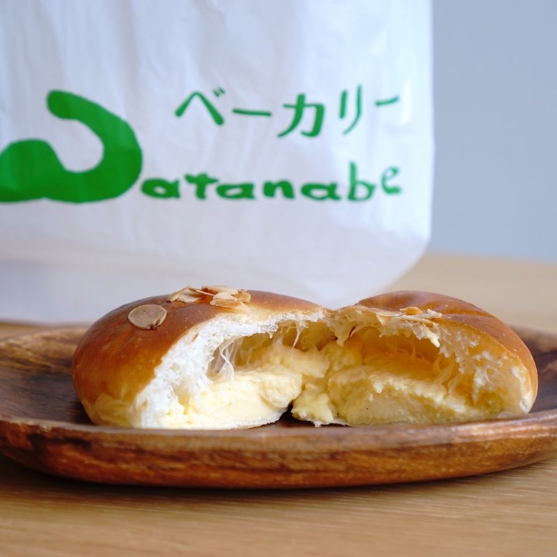 クリームパン(ベーカリー ワタナベ )の写真