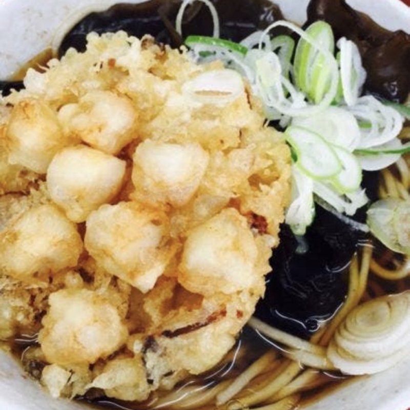貝柱かき揚げ&きくらげそば(そば処二葉)の写真