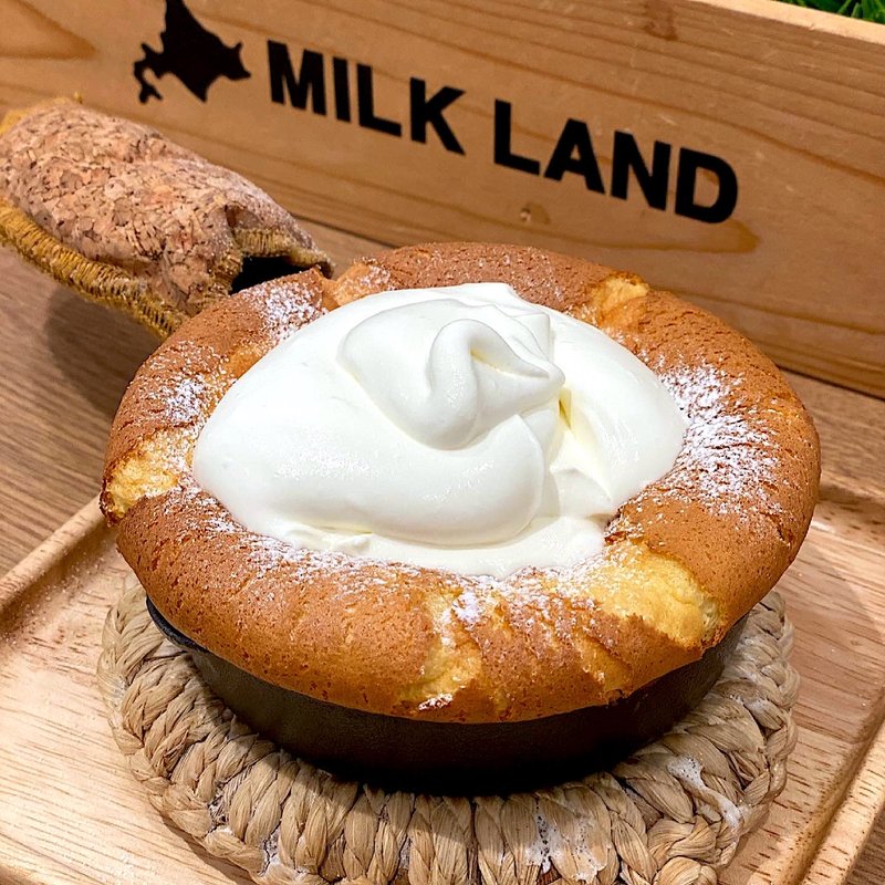 スキレットのダブルクリームパンケーキ(MILKLAND HOKKAIDO→TOKYO　ミルクランド北海道)の写真