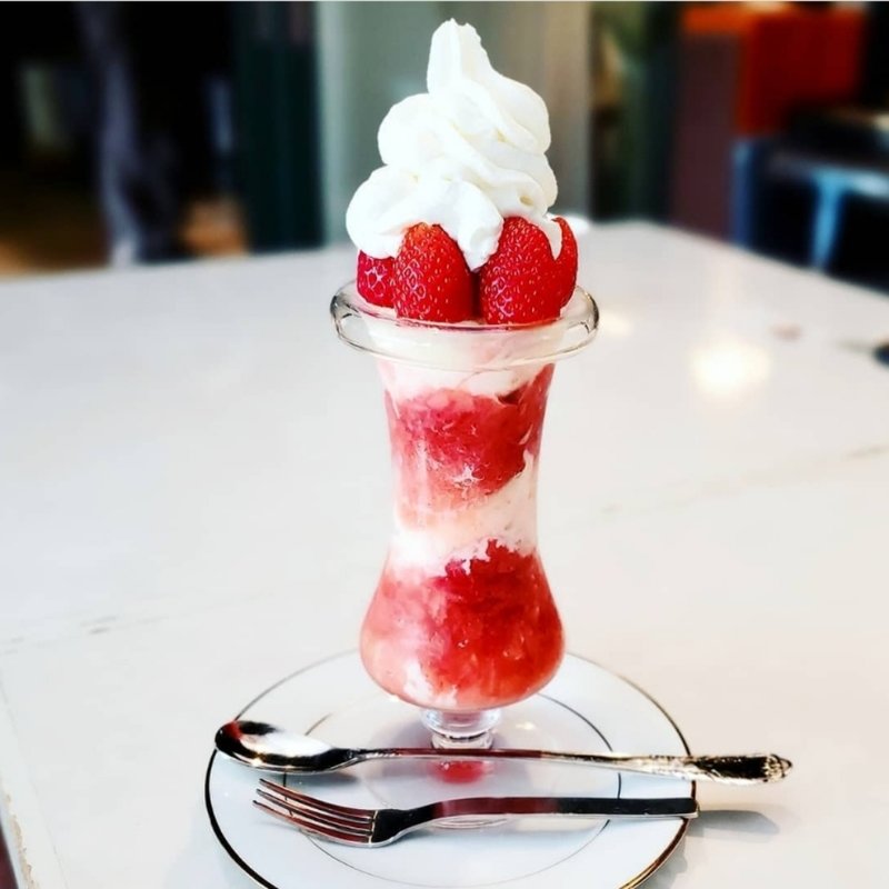 苺パフェ(8010 （パレット）)の写真